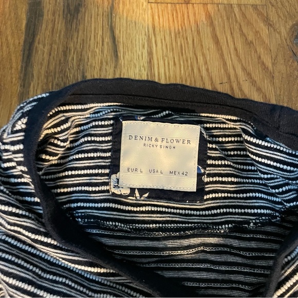 DENIM & FLOWER STRIPED POCKET TEE - Picture 4 of 5